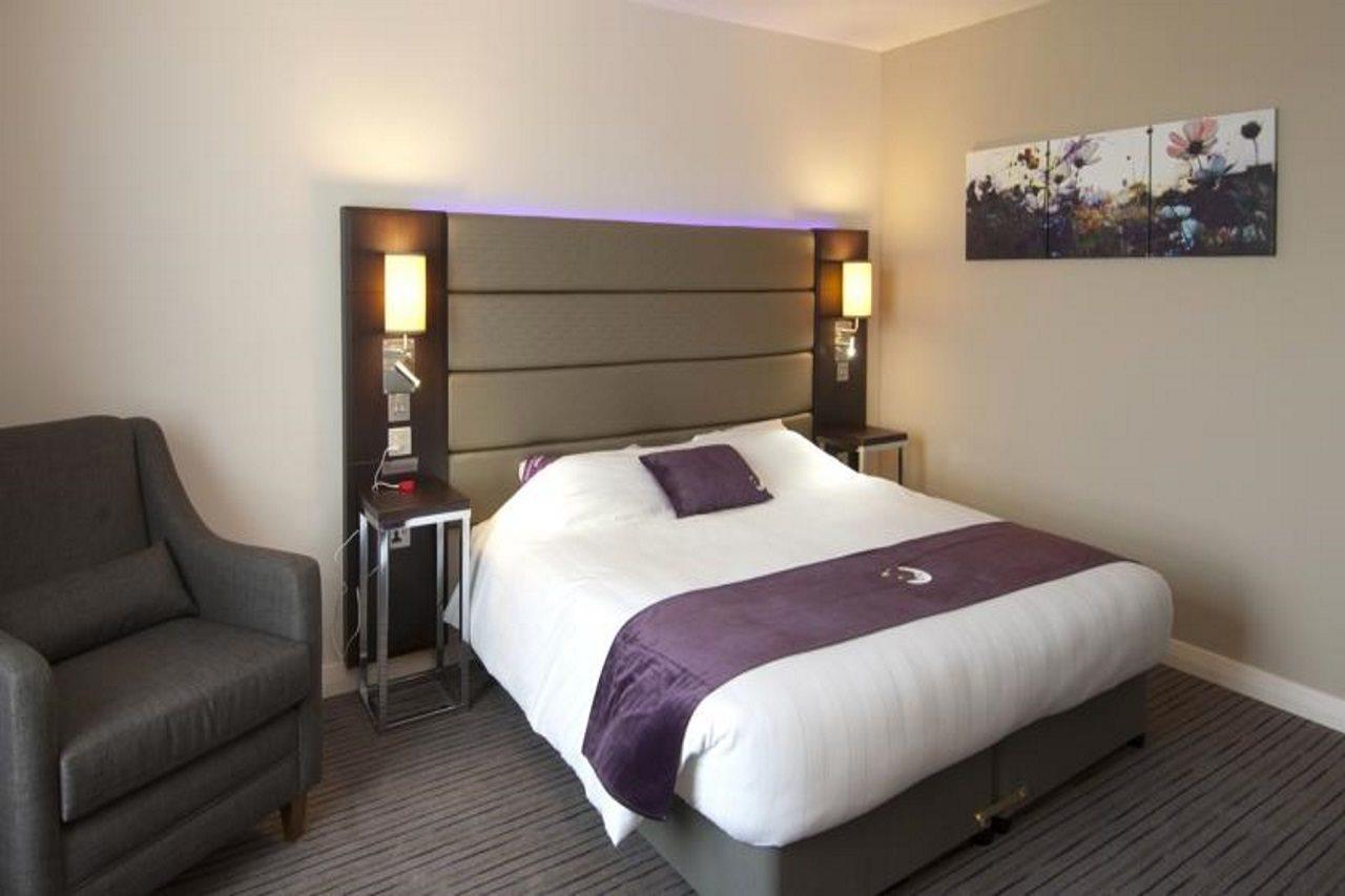 Premier Inn Elgin Exterior photo