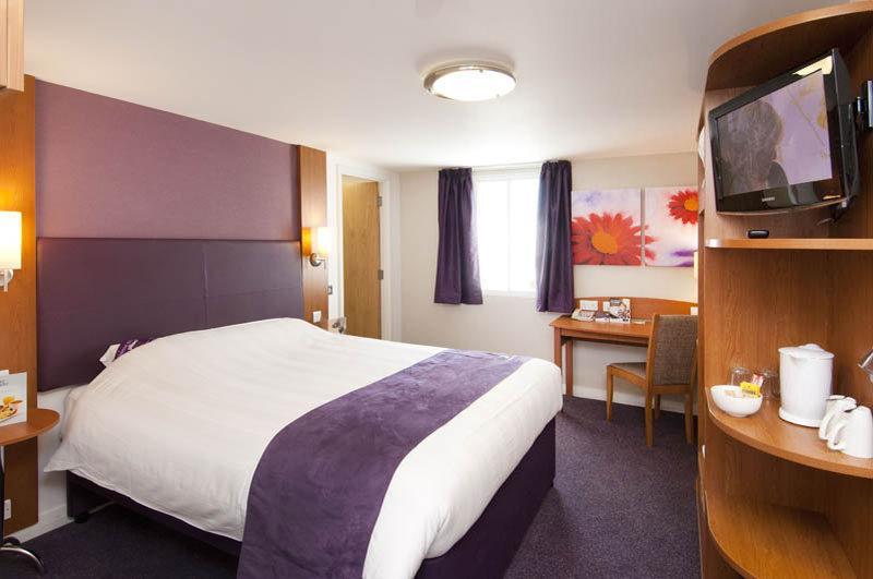 Premier Inn Elgin Exterior photo