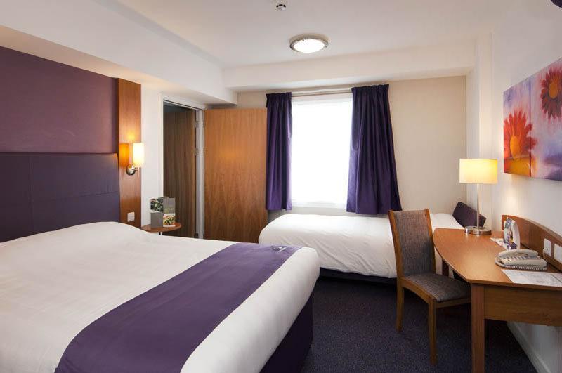 Premier Inn Elgin Exterior photo